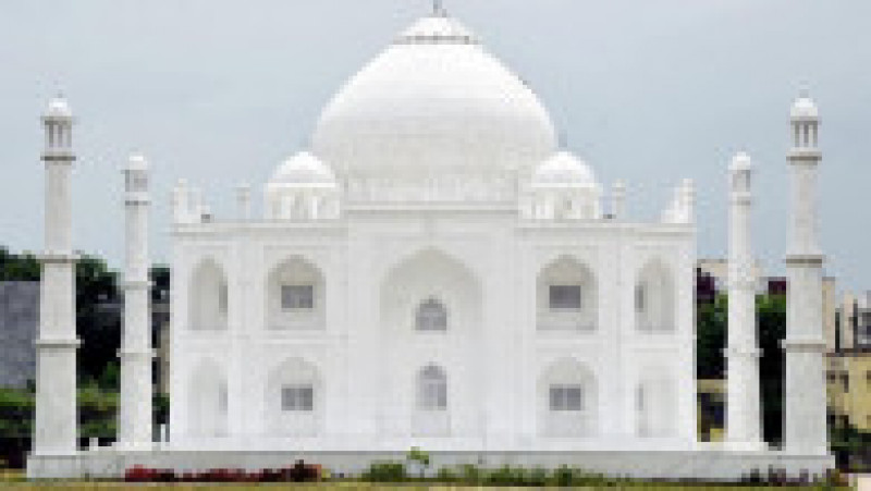 Un indian a construit o replică a Taj Mahal-ului în semn de dragoste pentru soţia sa FOTO: Profimedia Images | Poza 2 din 19
