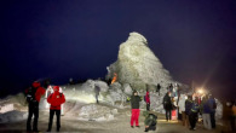 Mii de turiști s-au înghesuit la Sfinx, să vadă dacă apare piramida energetică. FOTO: Salvamont România | Poza 2 din 4