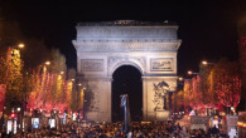În Paris s-au aprins luminile de Crăciun de pe Champs-Elysees. FOTO: Profimedia Images | Poza 6 din 6