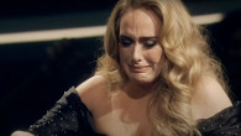 Adele, foarte emoționată, a izbucnit în lacrimi pe scenă Foto: Profimedia Images | Poza 9 din 14