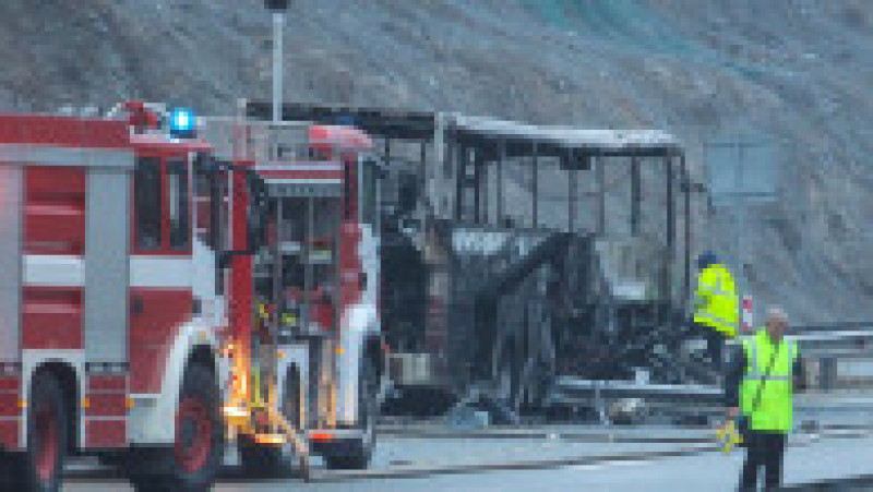 46 de oameni au murit după ce autocarul în care erau a luat foc pe o autostradă, în Bulgaria. FOTO: Profimedia Images | Poza 3 din 6