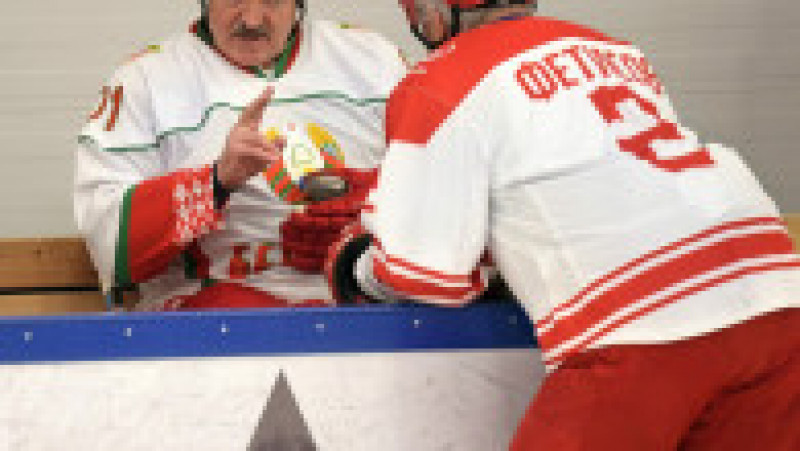 Vladimir Putin și Alexander Lukașenko au făcut echipă într-un meci de hochei pe gheață FOTO: Profimedia Images | Poza 7 din 13