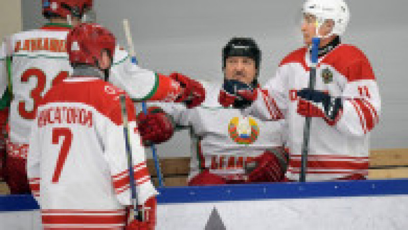 Vladimir Putin și Alexander Lukașenko au făcut echipă într-un meci de hochei pe gheață FOTO: Profimedia Images | Poza 8 din 13