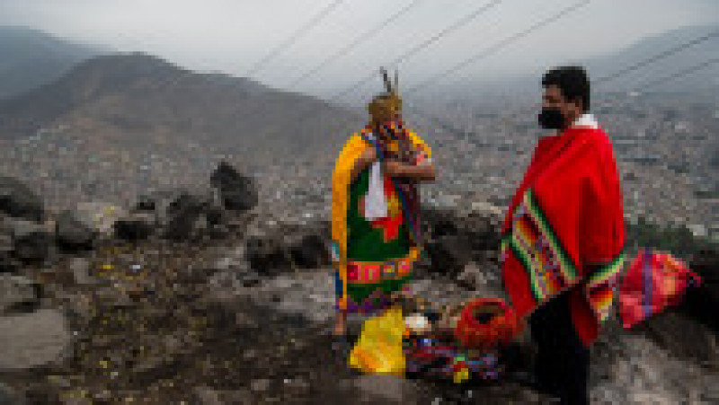 Șamanii s-au strâns pe dealul San Cristobal de lângă Lima Foto: Profimedia Images | Poza 7 din 9