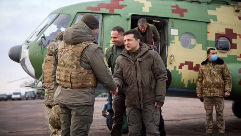 Volodimir Zelenski a vizitat trupele ucrainene din Donbas. Foto: President.gov.ua