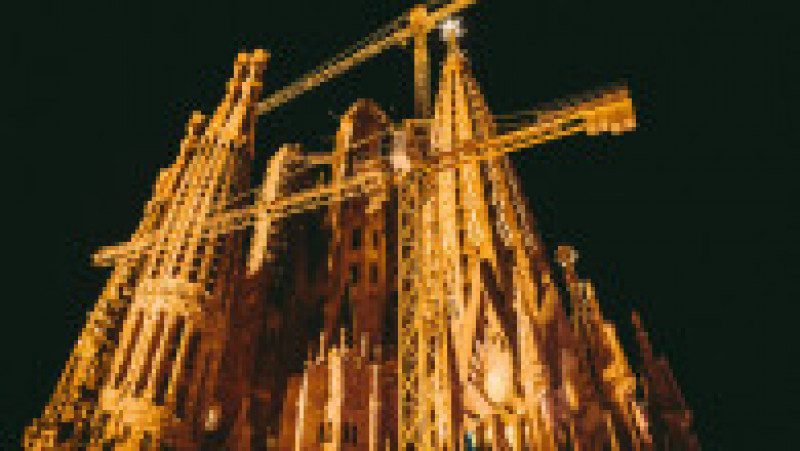 Al nouălea și cel mai înalt turn al bazilicii Sagrada Familia, luminat pentru prima dată. FOTO: Profimedia Images | Poza 8 din 9