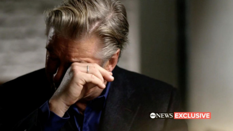 Alec Baldwin a izbucnit în plâns la interviul unde a vorbit despre tragedia de pe platoul de filmare de la 