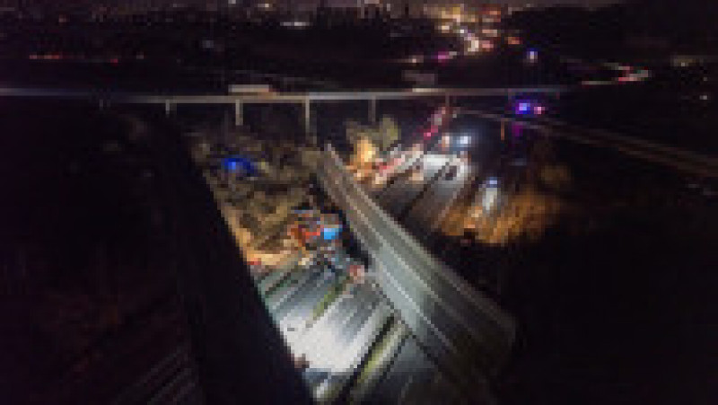 Patru oameni și-au pierdut viața în urma prăbușirii podului. Foto: Profimedia | Poza 5 din 5