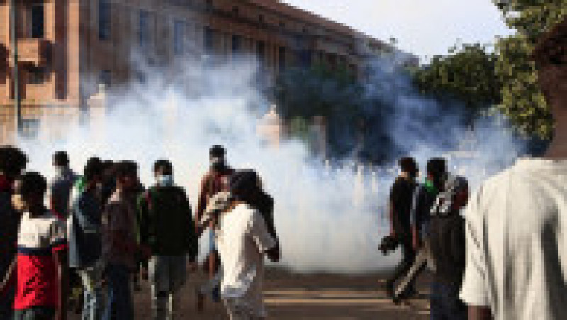 Forțele de ordine au folosit gaze lacrimogene împotriva protestatarilor. Foto: Profimedia Images | Poza 6 din 11