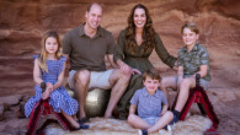 Prințul William și Kate, alături de copiii lor, într-o vacanță de familie în Iordania. Foto: Twitter | Poza 52 din 53