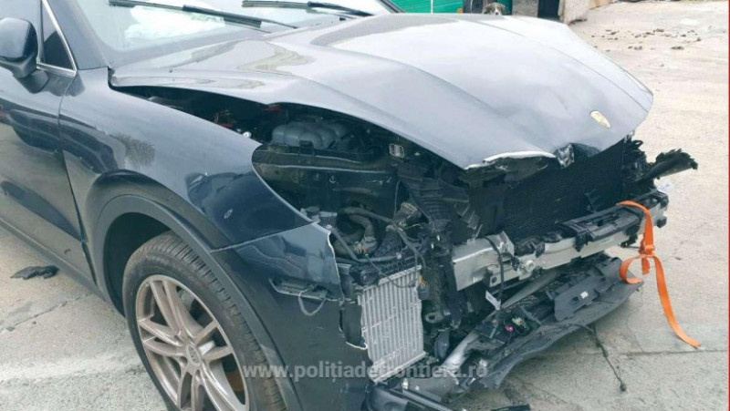Mașini cu „daună totală” din SUA, aduse de bune în România