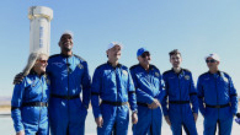 Echipajul de la bordul celui de-al treilea zbor spațial al companiei Blue Origin Foto: Profimedia Images | Poza 2 din 10