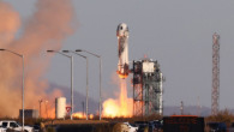 Racheta New Shepard a companiei Blue Origin se ridică de pe rampa de lansare din Texas Foto: Profimedia Images | Poza 5 din 10
