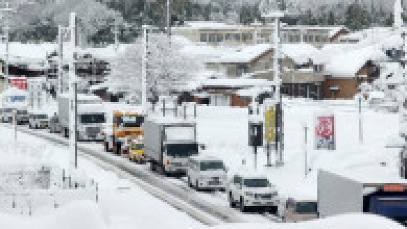 Traficul a fost perturbat din cauza căderilor masive de zăpadă, în mai multe zone din Japonia. Foto: Profimedia Images | Poza 2 din 4