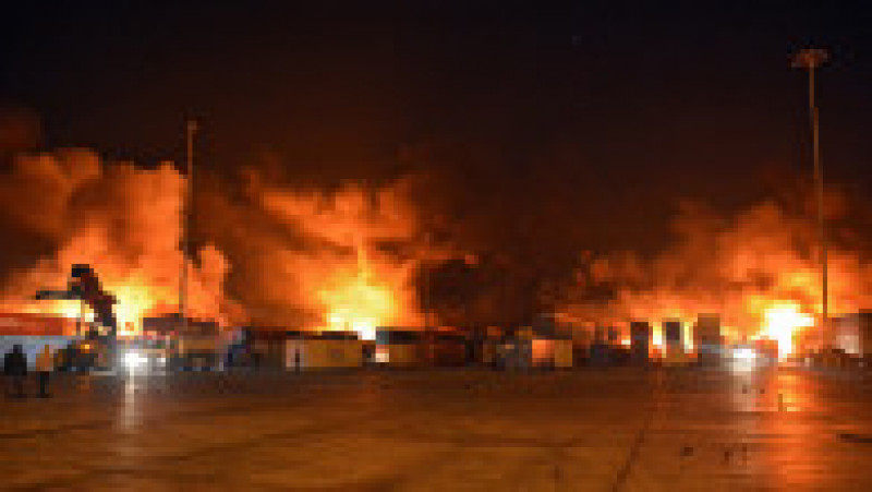 O fotografie a agenției naționale de presă din Siria arată containere care au luat foc în portul Latakia. Foto: Profimedia Images | Poza 5 din 7