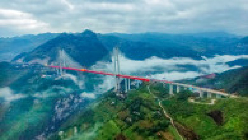 Beipanjiang, cel mai înalt pod din lume, care se ridică la 565 de metri deasupra râului FOTO: Profimedia Images | Poza 47 din 49