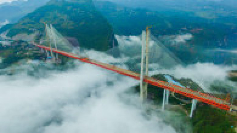Beipanjiang, cel mai înalt pod din lume, care se ridică la 565 de metri deasupra râului FOTO: Profimedia Images | Poza 43 din 49