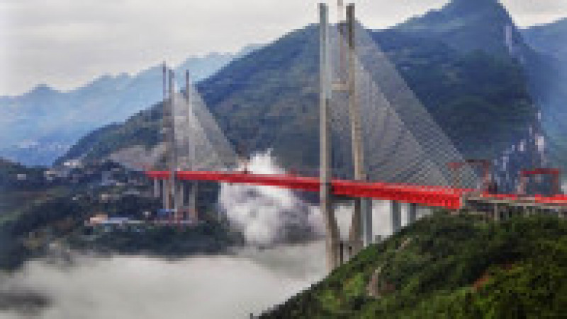 Beipanjiang, cel mai înalt pod din lume, care se ridică la 565 de metri deasupra râului FOTO: Profimedia Images | Poza 44 din 49