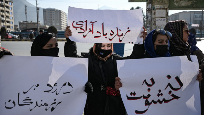  Zeci de femei au manifestat pentru respectarea drepturilor lor de către talibani. Foto: Profimedia Images