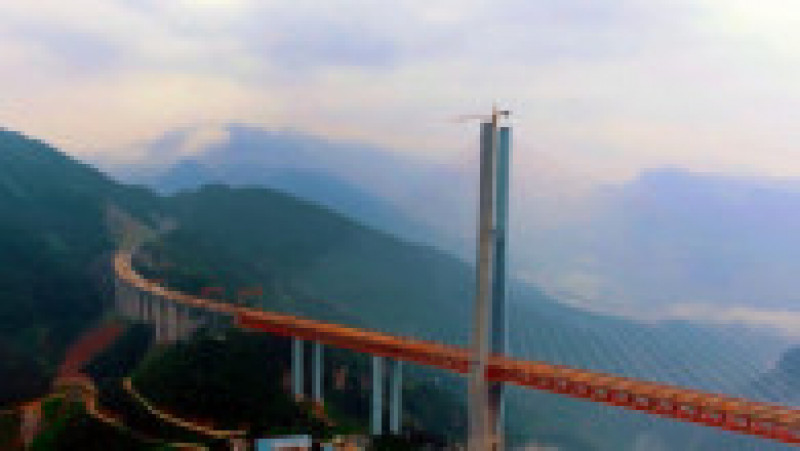 Beipanjiang, cel mai înalt pod din lume, care se ridică la 565 de metri deasupra râului FOTO: Profimedia Images | Poza 5 din 49