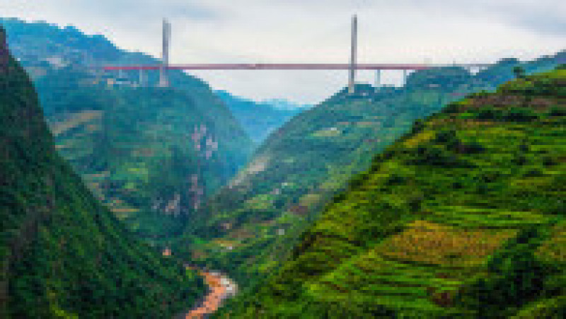 Beipanjiang, cel mai înalt pod din lume, care se ridică la 565 de metri deasupra râului FOTO: Profimedia Images | Poza 4 din 49