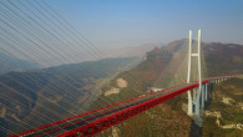 Beipanjiang, cel mai înalt pod din lume, care se ridică la 565 de metri deasupra râului FOTO: Profimedia Images | Poza 17 din 49
