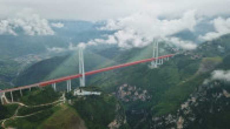 Beipanjiang, cel mai înalt pod din lume, care se ridică la 565 de metri deasupra râului FOTO: Profimedia Images | Poza 20 din 49