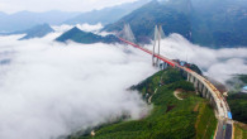 Beipanjiang, cel mai înalt pod din lume, care se ridică la 565 de metri deasupra râului FOTO: Profimedia Images | Poza 38 din 49