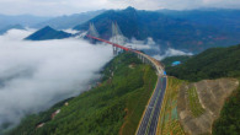 Beipanjiang, cel mai înalt pod din lume, care se ridică la 565 de metri deasupra râului FOTO: Profimedia Images | Poza 39 din 49