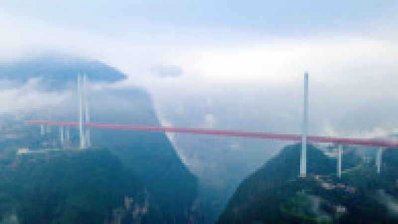 Beipanjiang, cel mai înalt pod din lume, care se ridică la 565 de metri deasupra râului FOTO: Profimedia Images | Poza 36 din 49