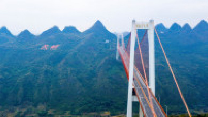 Beipanjiang, cel mai înalt pod din lume, care se ridică la 565 de metri deasupra râului FOTO: Profimedia Images | Poza 33 din 49