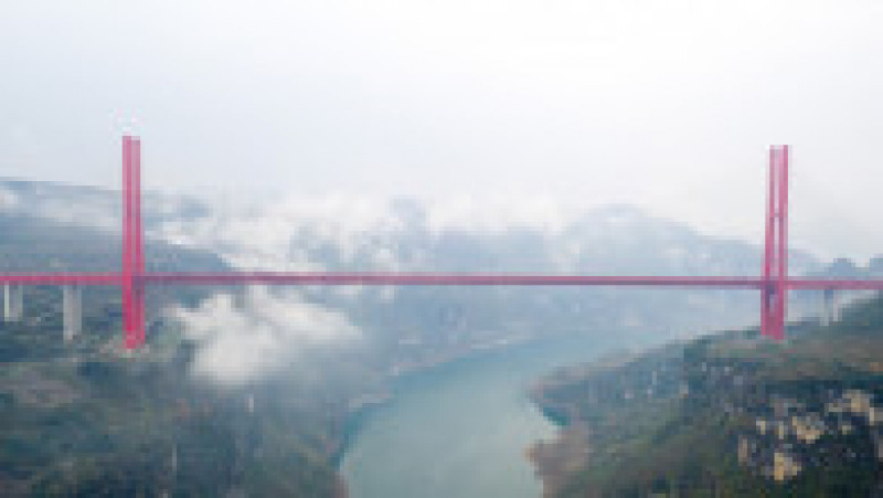 Beipanjiang, cel mai înalt pod din lume, care se ridică la 565 de metri deasupra râului FOTO: Profimedia Images | Poza 35 din 49