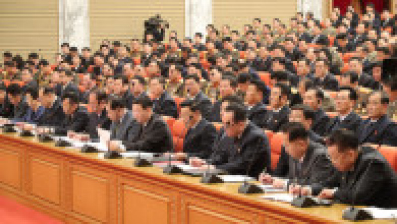 Kim Jong-un la reuniunea partidului de guvernământ din decembrie 2021 FOTO: KCNA | Poza 5 din 8