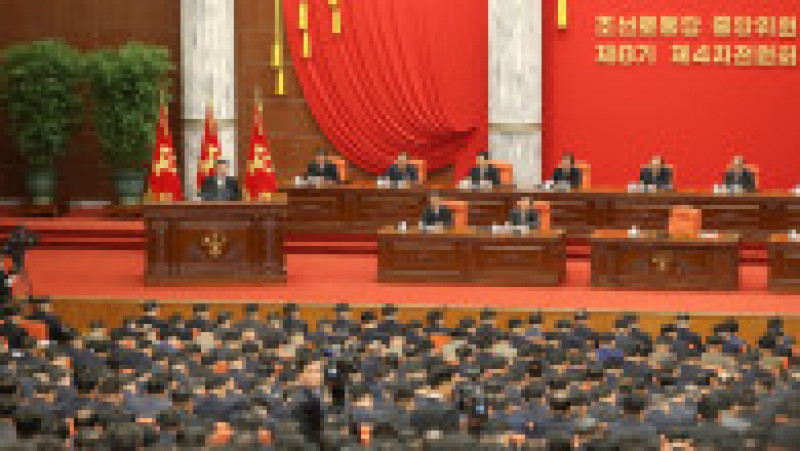 Kim Jong-un la reuniunea partidului de guvernământ din decembrie 2021 FOTO: KCNA | Poza 4 din 8
