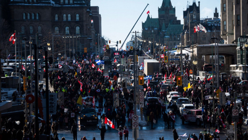 Peste 10.000 de oameni și sute de vehicule, majoritatea camioane, au blocat centrul capitalei federale a Canadei. FOTO: Profimedia Images