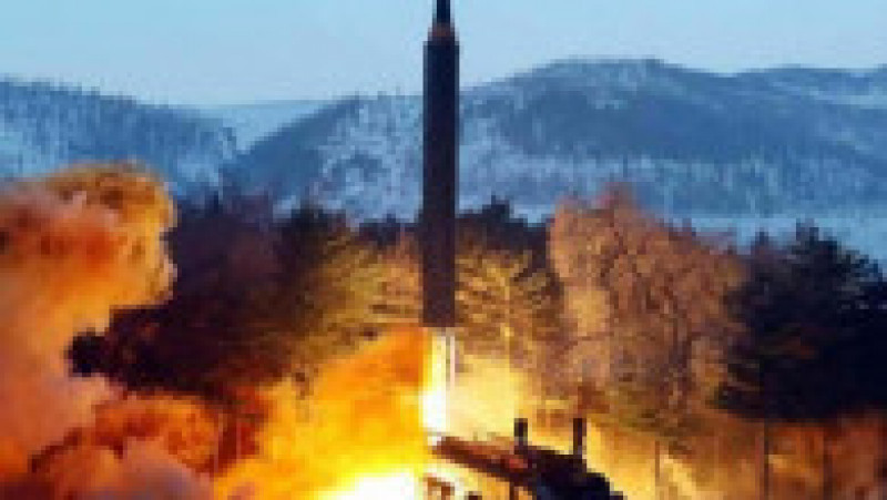 Coreea de Nord a publicat fotografii despre care spune că au fost făcute în timpul testării celei mai puternice rachete din ultimii 5 ani. Foto: Profimedia | Poza 1 din 10