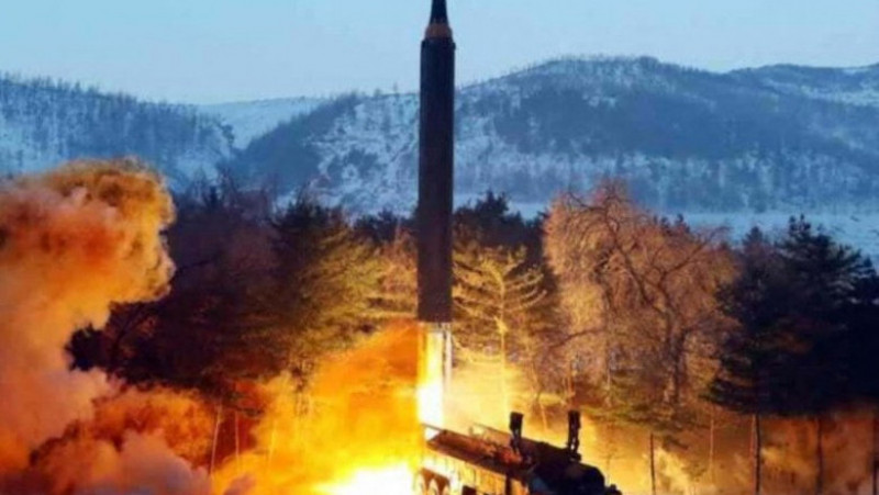 Coreea de Nord a publicat fotografii despre care spune că au fost făcute în timpul testării celei mai puternice rachete din ultimii 5 ani. Foto: Profimedia