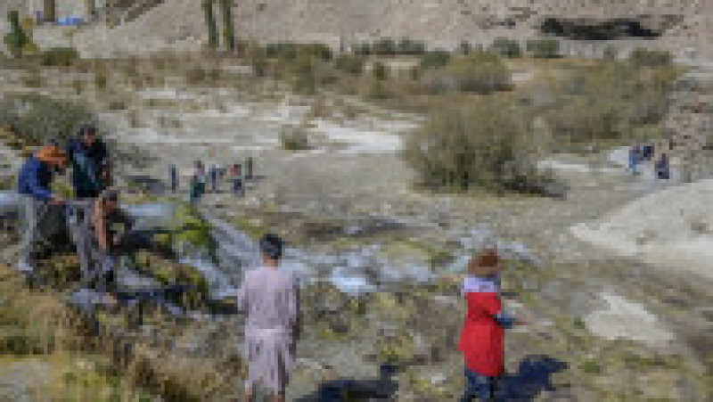 Oameni în parcul Band-e-Amir. Sursa foto: Profimedia Images | Poza 13 din 42