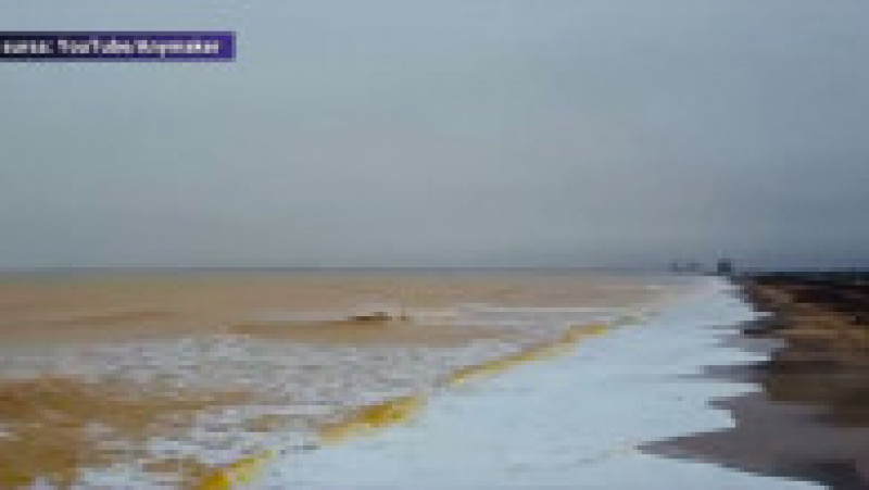 Marea Neagră s-a făcut galbenă. Foto: Captură video | Poza 4 din 5