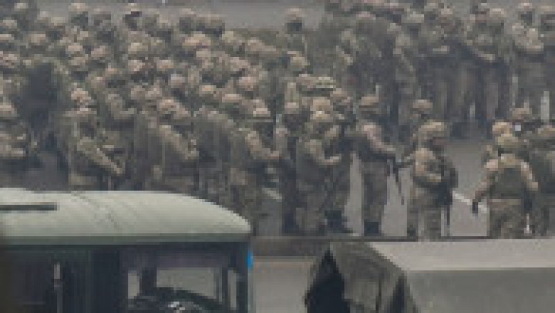 Armata intervine în Almat, unde au loc proteste de amploare. Foto: Profimedia | Poza 12 din 24