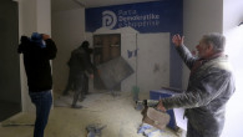 Violențe la sediul Partidului Democrat din Albania Foto: Profimedia Images | Poza 4 din 11