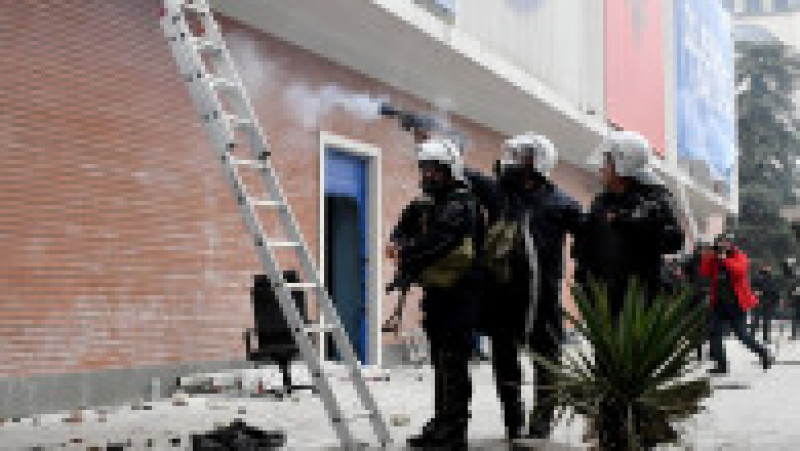Violențe la sediul Partidului Democrat din Albania Foto: Profimedia Images | Poza 3 din 11