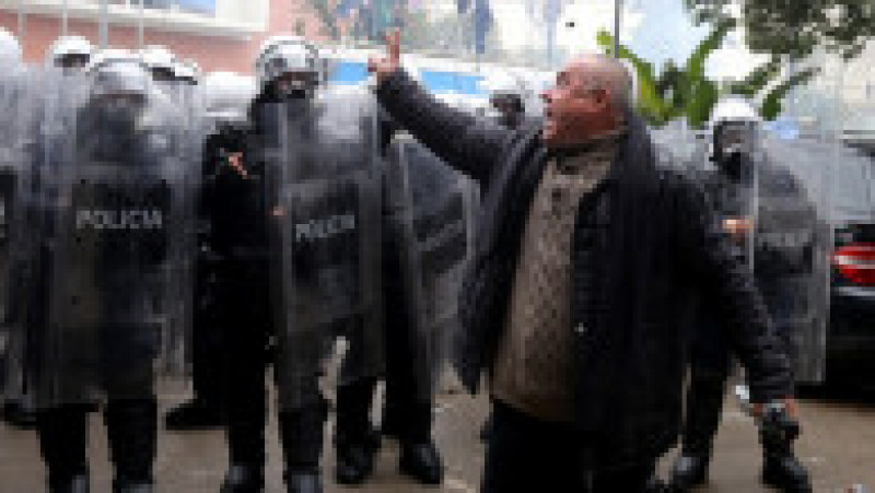 Violențe la sediul Partidului Democrat din Albania Foto: Profimedia Images | Poza 7 din 11