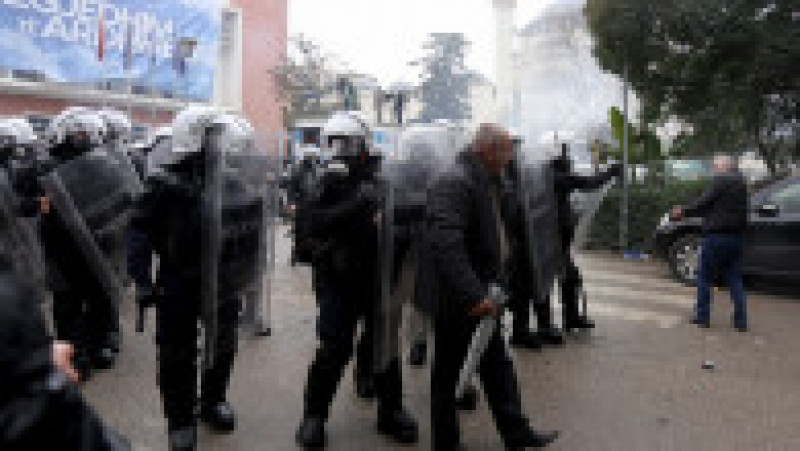 Violențe la sediul Partidului Democrat din Albania Foto: Profimedia Images | Poza 6 din 11