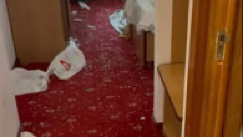 Mai mulți turişti care s-au cazat într-o cameră de hotel din Slănic Moldova au lăsat dezastru în urma lor. FOTO: Captură Facebook | Poza 5 din 5
