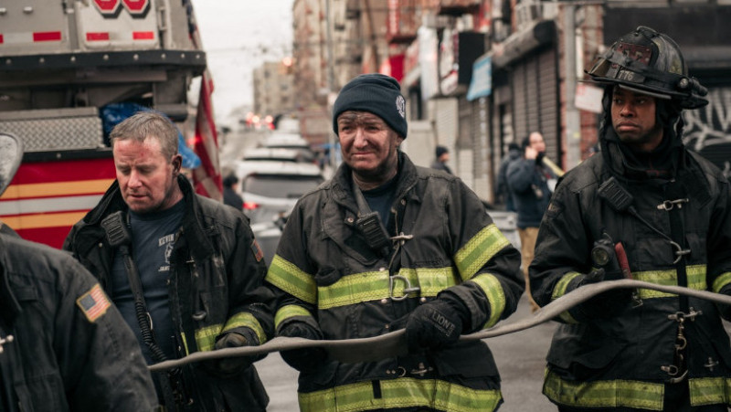 Pompierii au intevenit la un incendiu de amploare în New York, soldat cu 19 morți. Foto: Profimedia