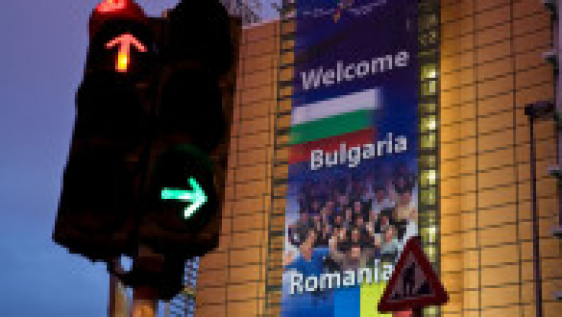 71,7% dintre români se opun ideii ca România să părăsească Uniunea Europeană. România a aderat alături de Bulgaria la UE pe 1 ianuarie 2007. Foto: Profimedia Images | Poza 9 din 9
