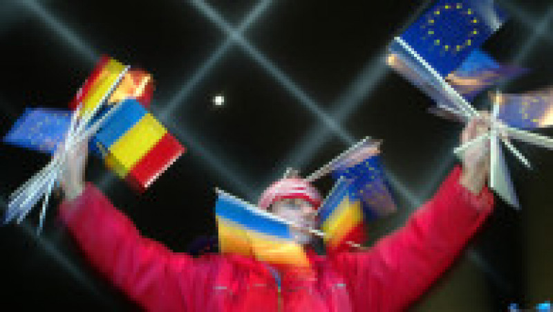Românii sărbătoreau intrarea în 2007 și în același timp aderarea la UE. Foto: Profimedia Images | Poza 6 din 9
