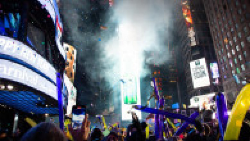 locuitorii din New York au sărbătorit Revelionul în Times Square. Foto: Profimedia Images | Poza 5 din 9