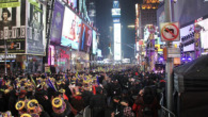 locuitorii din New York au sărbătorit Revelionul în Times Square. Foto: Profimedia Images | Poza 9 din 9